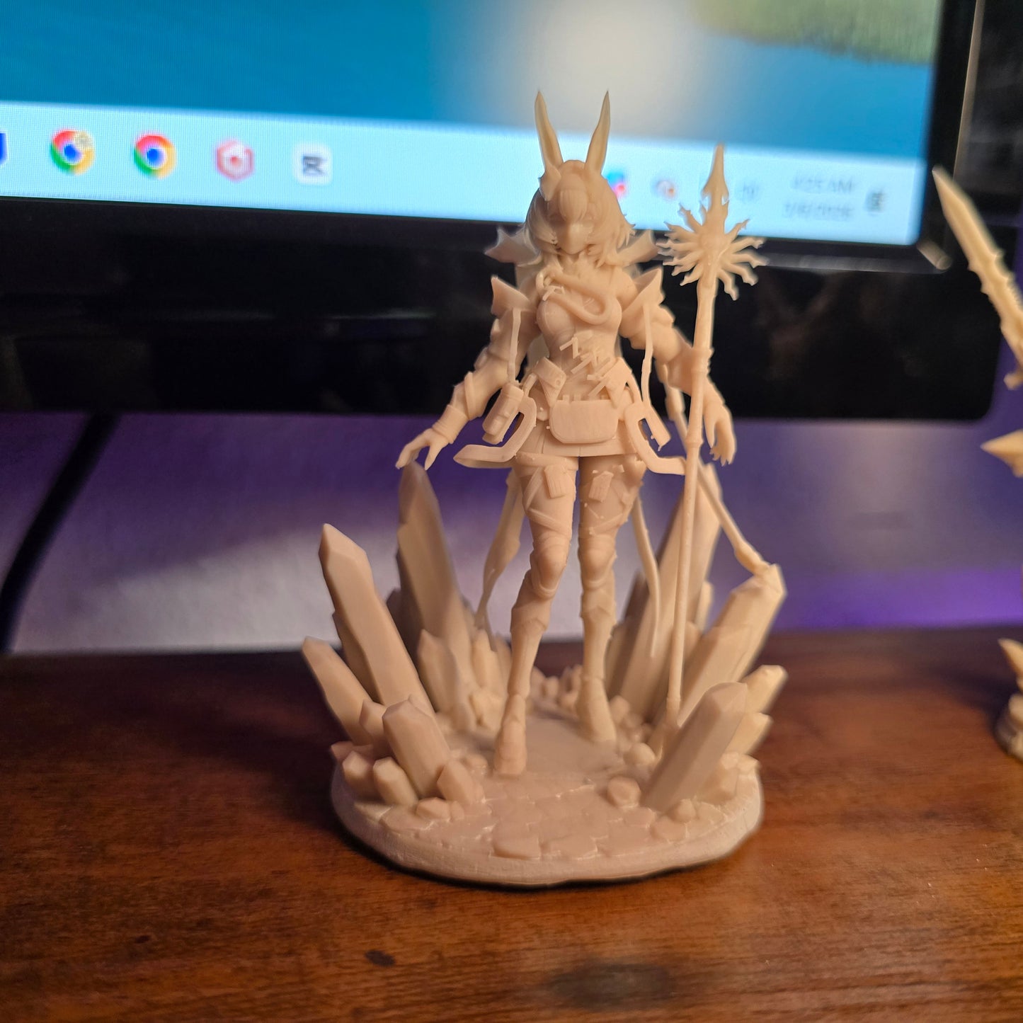 Desk Mate Collectible – Aveywenna Crystal Warden – Made-to-Order 90mm Resin Figure