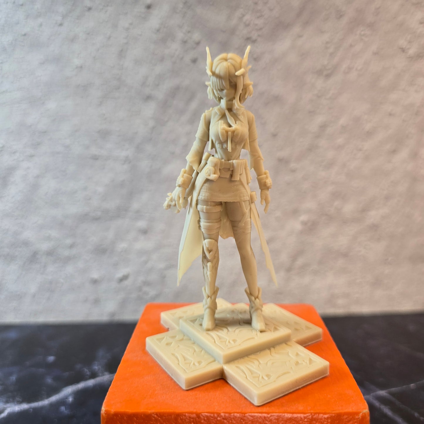Mi’Fu – Arc Vanguard | Desk Mate Resin Display Figure | Echo Miniatures