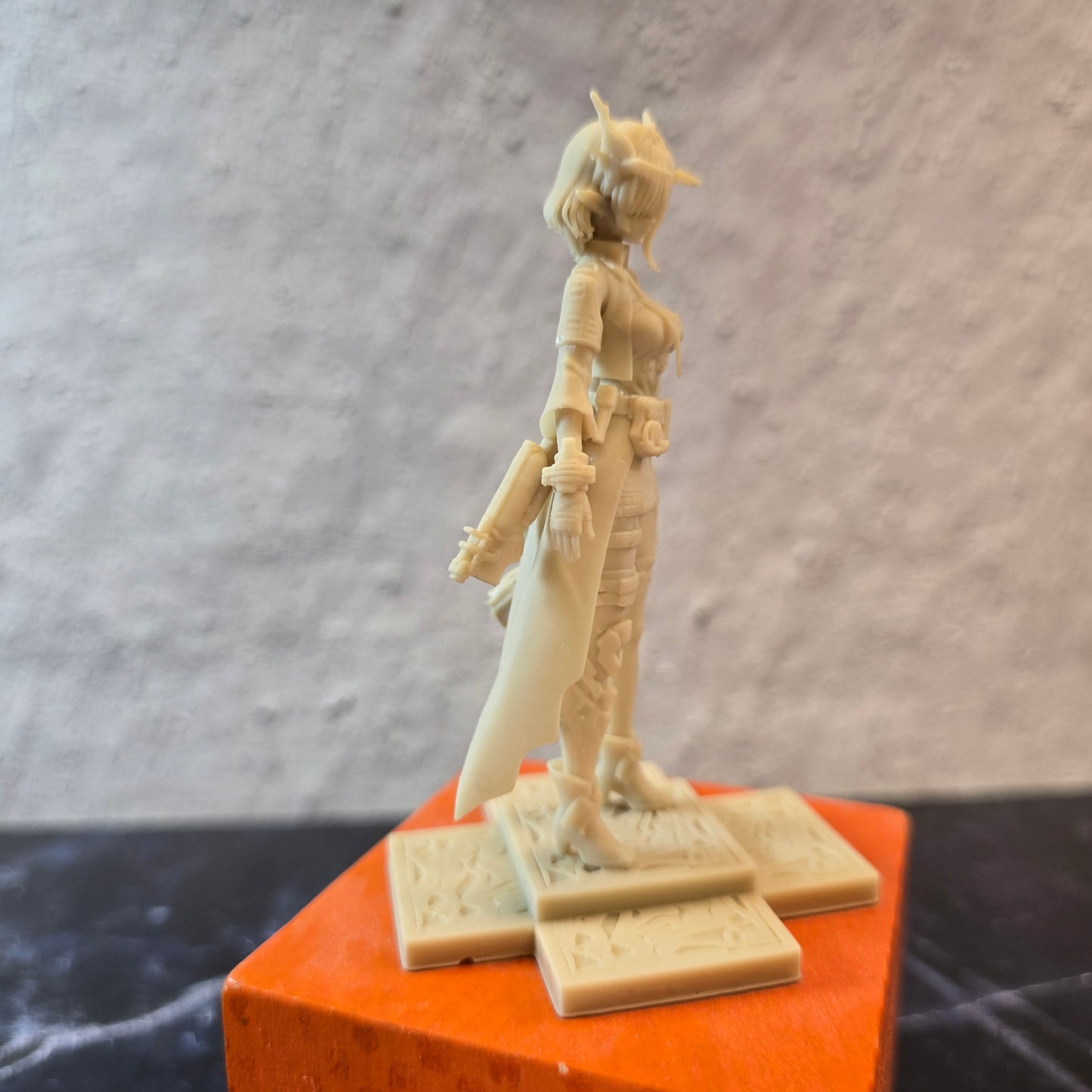 Mi’Fu – Arc Vanguard | Desk Mate Resin Display Figure | Echo Miniatures