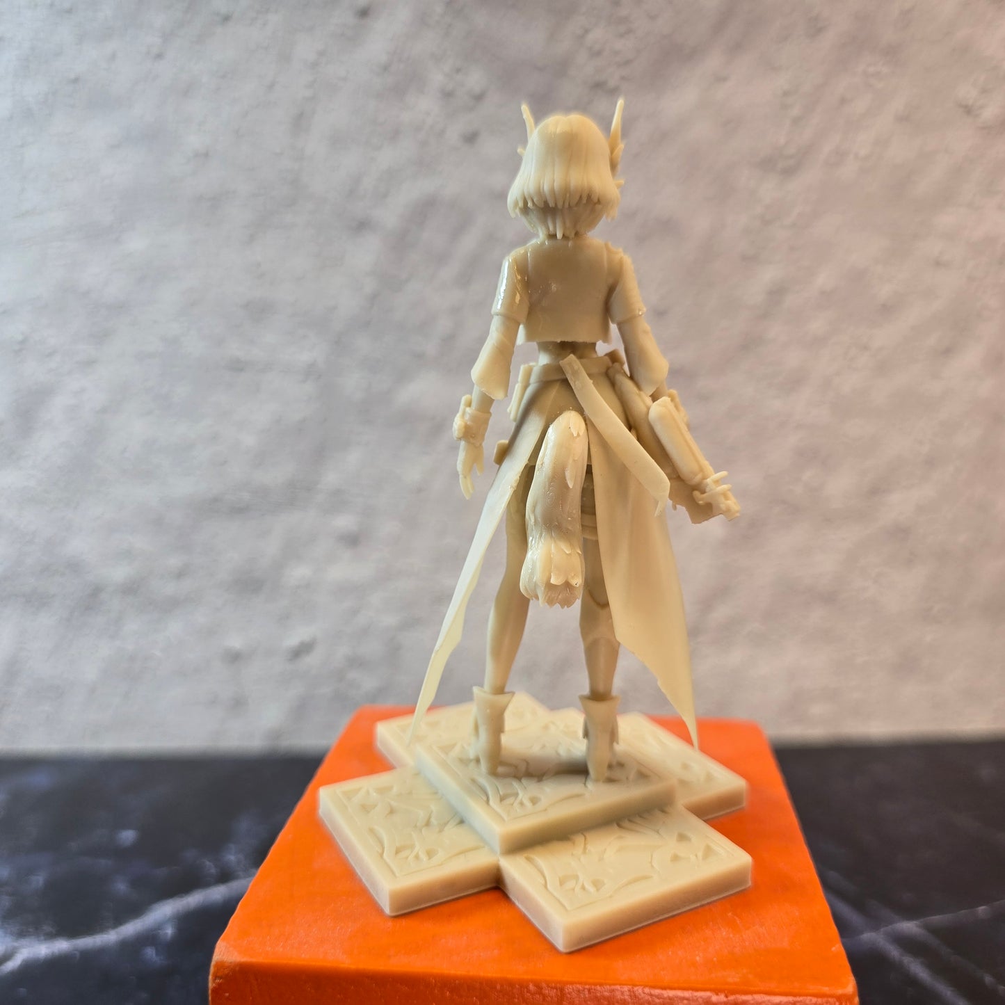 Mi’Fu – Arc Vanguard | Desk Mate Resin Display Figure | Echo Miniatures