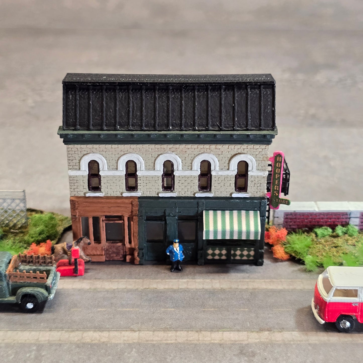 N Scale City Corner Laundromat & Grocery Building Kit
