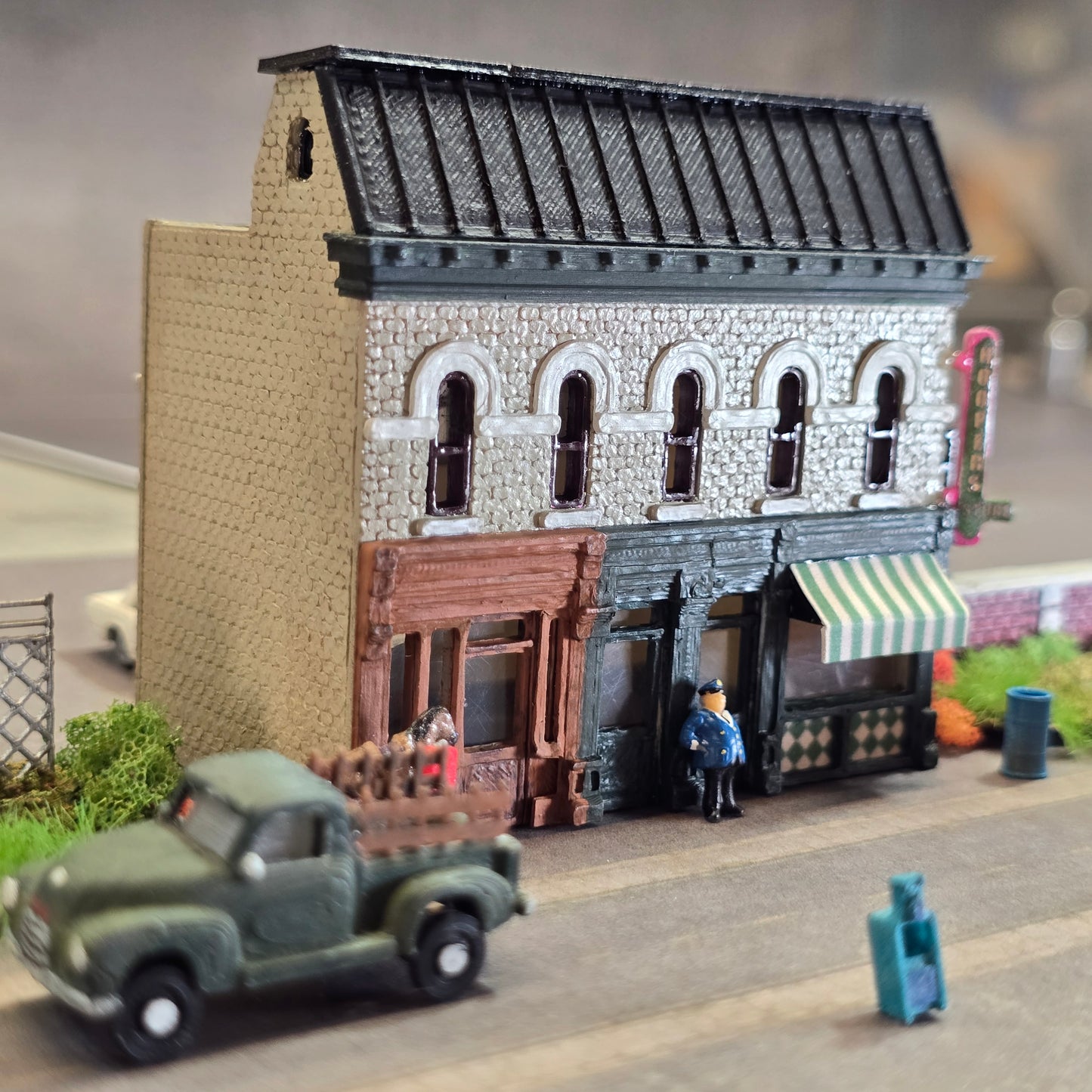N Scale City Corner Laundromat & Grocery Building Kit