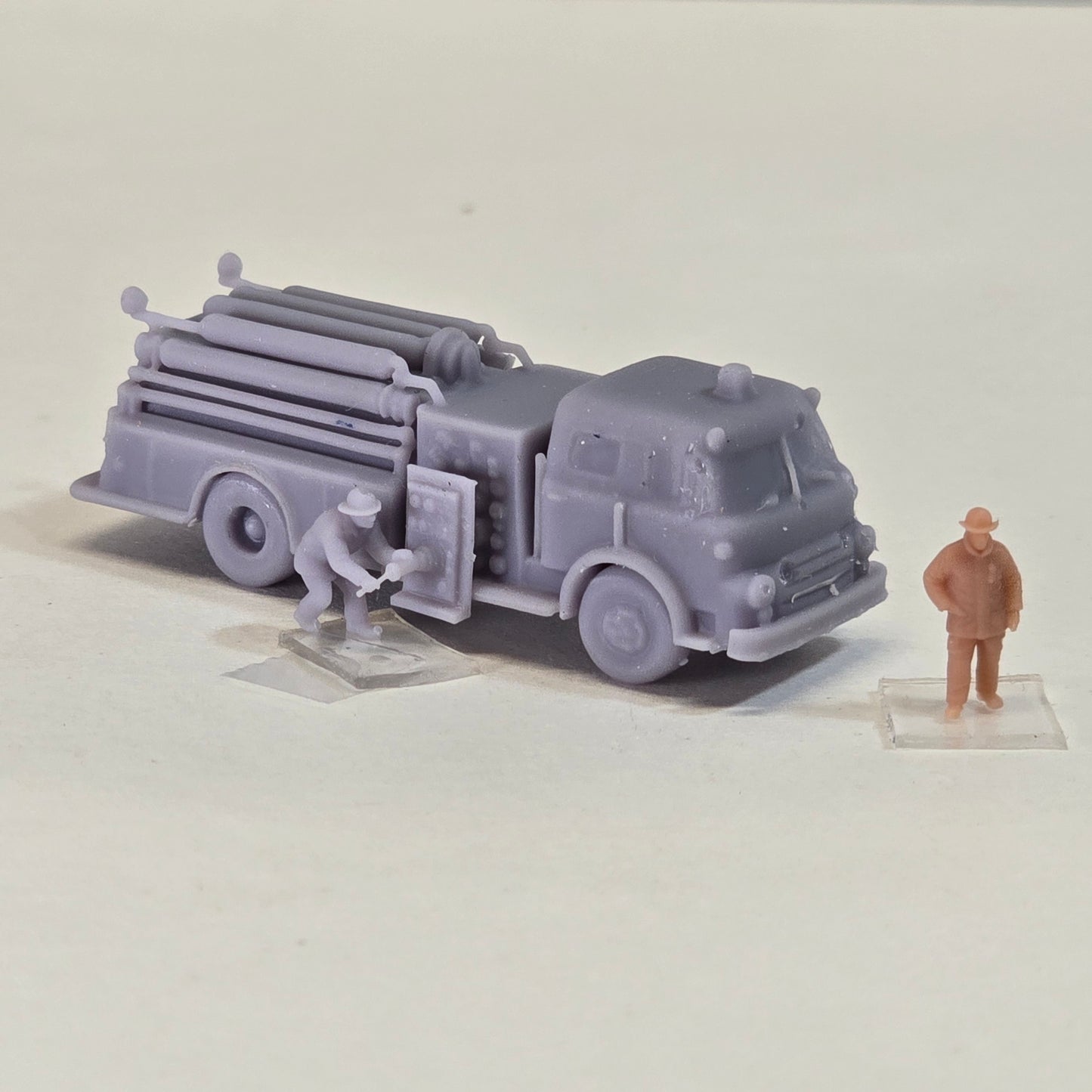 N Scale Vintage Hose Fire Truck & Firefighter Scene Set – Unpainted