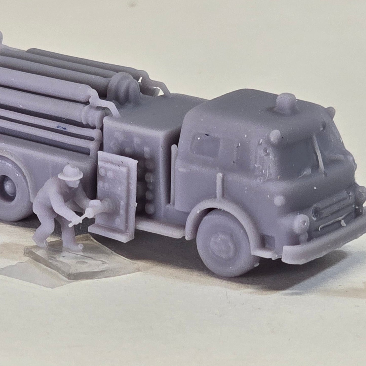 N Scale Vintage Hose Fire Truck & Firefighter Scene Set – Unpainted