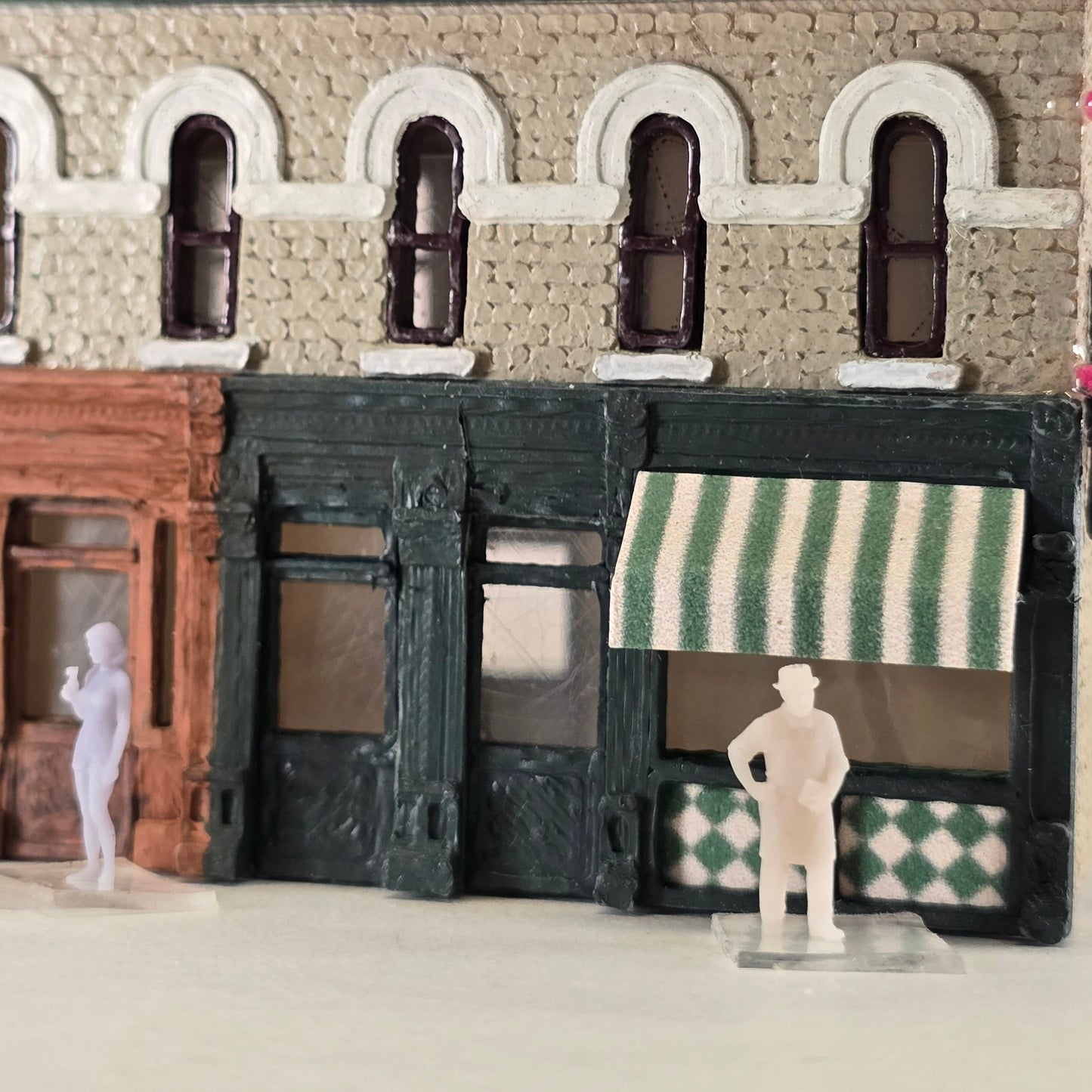 N Scale Corner Store Building Scene Set – Grocer, Coke Bottle Girl & Two Storefronts – Unpainted
