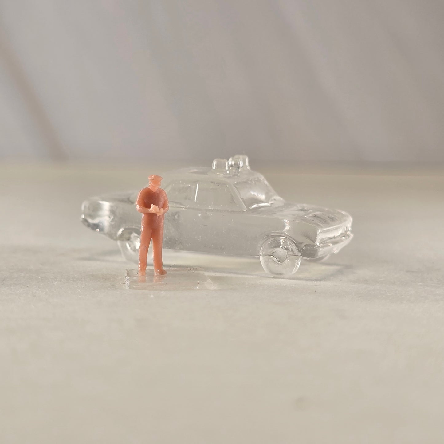 N Scale Police Traffic Stop Scene Set – Squad Car & Officer Writing Ticket – Unpainted
