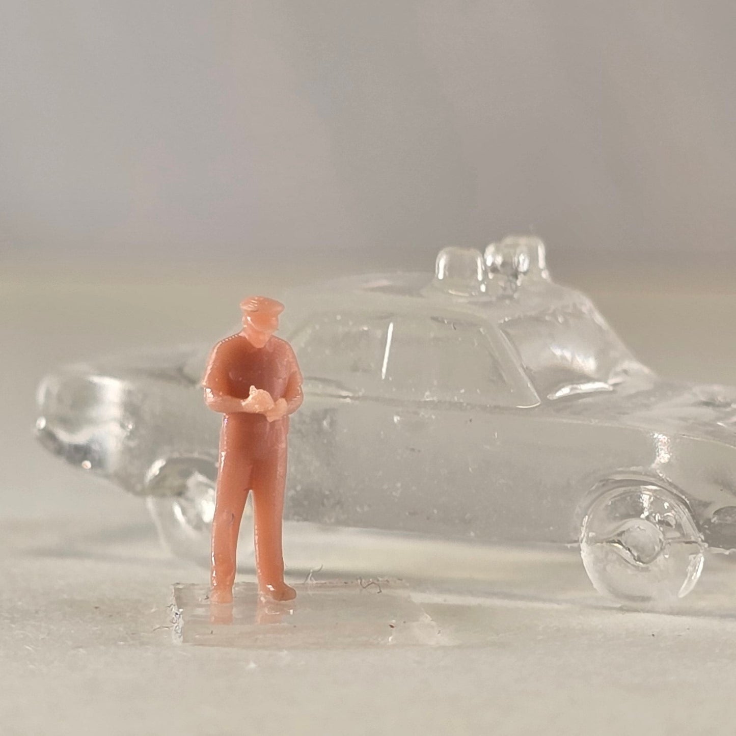 N Scale Police Traffic Stop Scene Set – Squad Car & Officer Writing Ticket – Unpainted
