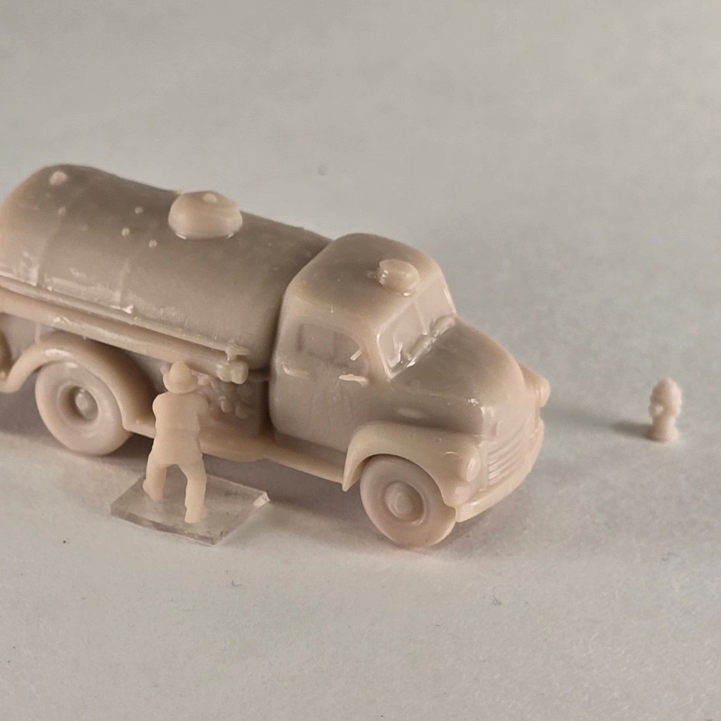 N Scale Vintage Fire Department Water Tanker & Firefighter Scene Set – Unpainted