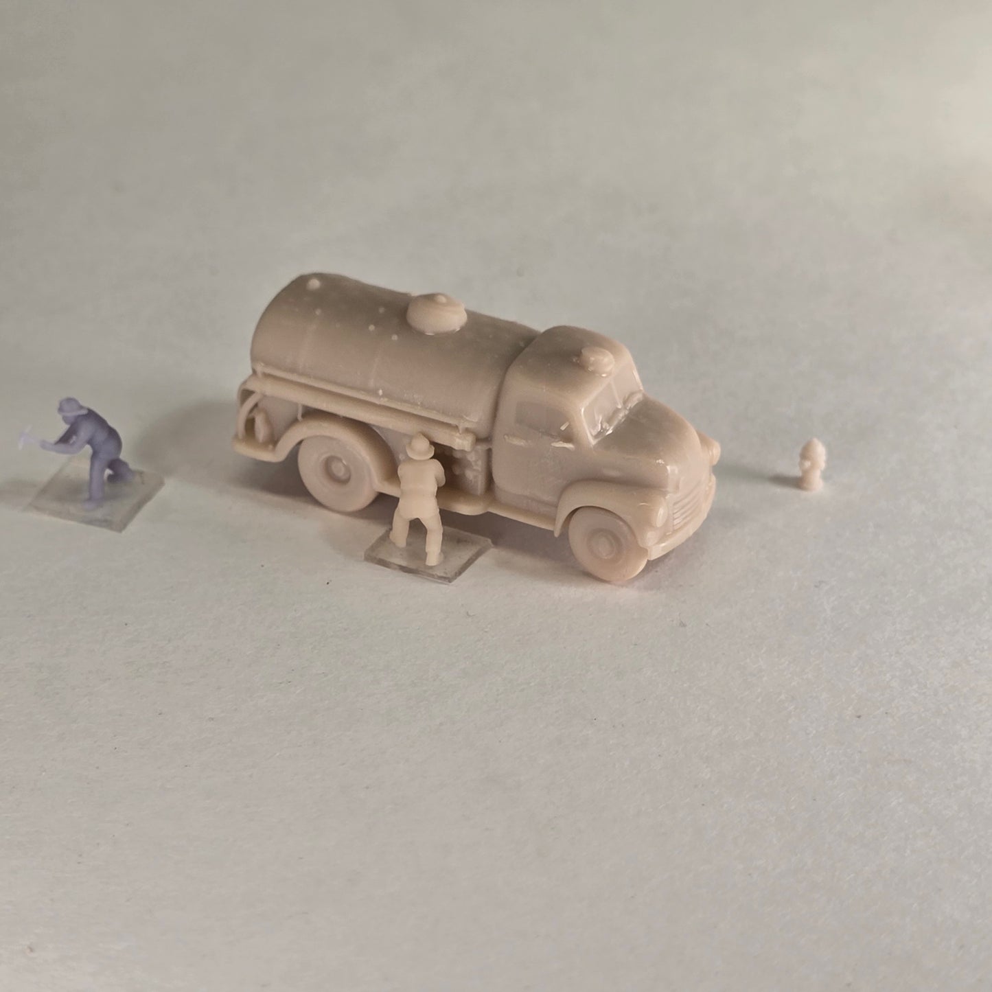 N Scale Vintage Fire Department Water Tanker & Firefighter Scene Set – Unpainted