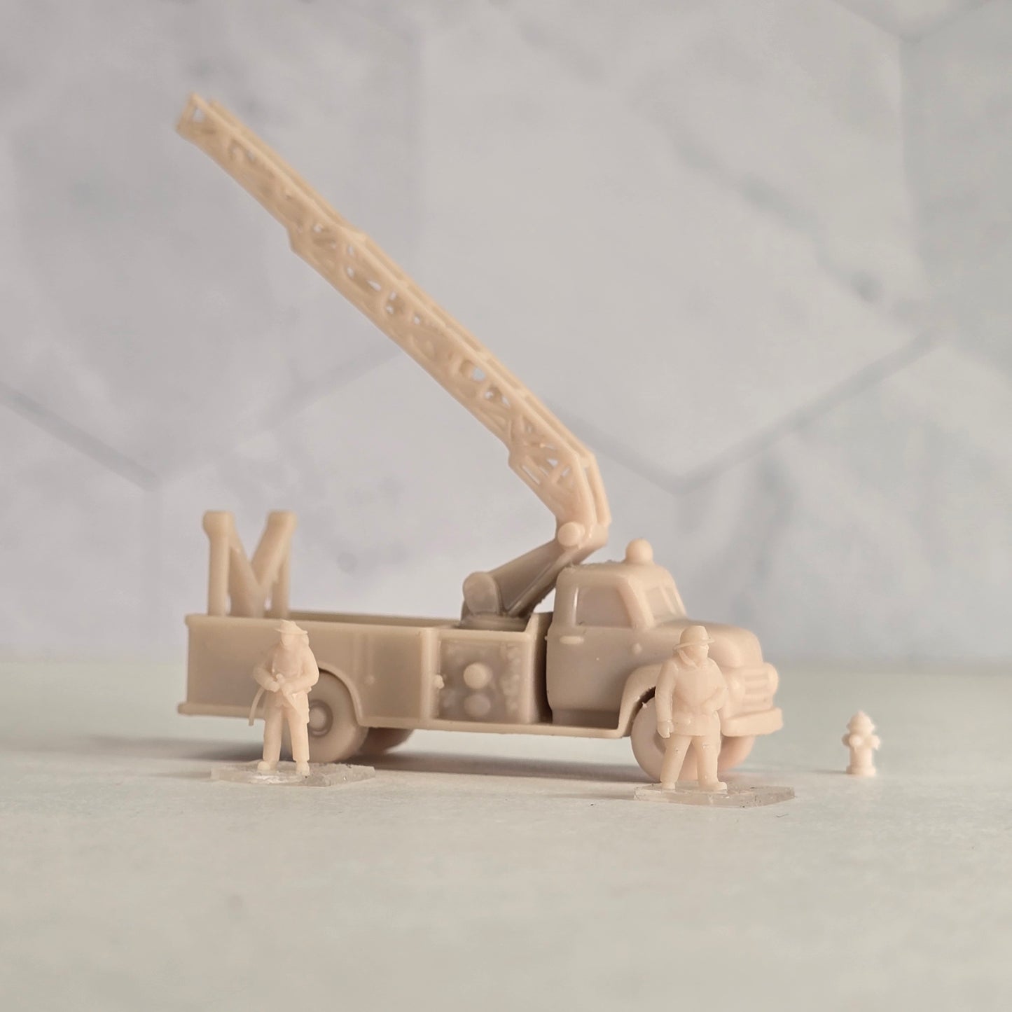 N Scale Vintage Ladder Fire Truck & Firefighter Scene Set – Unpainted