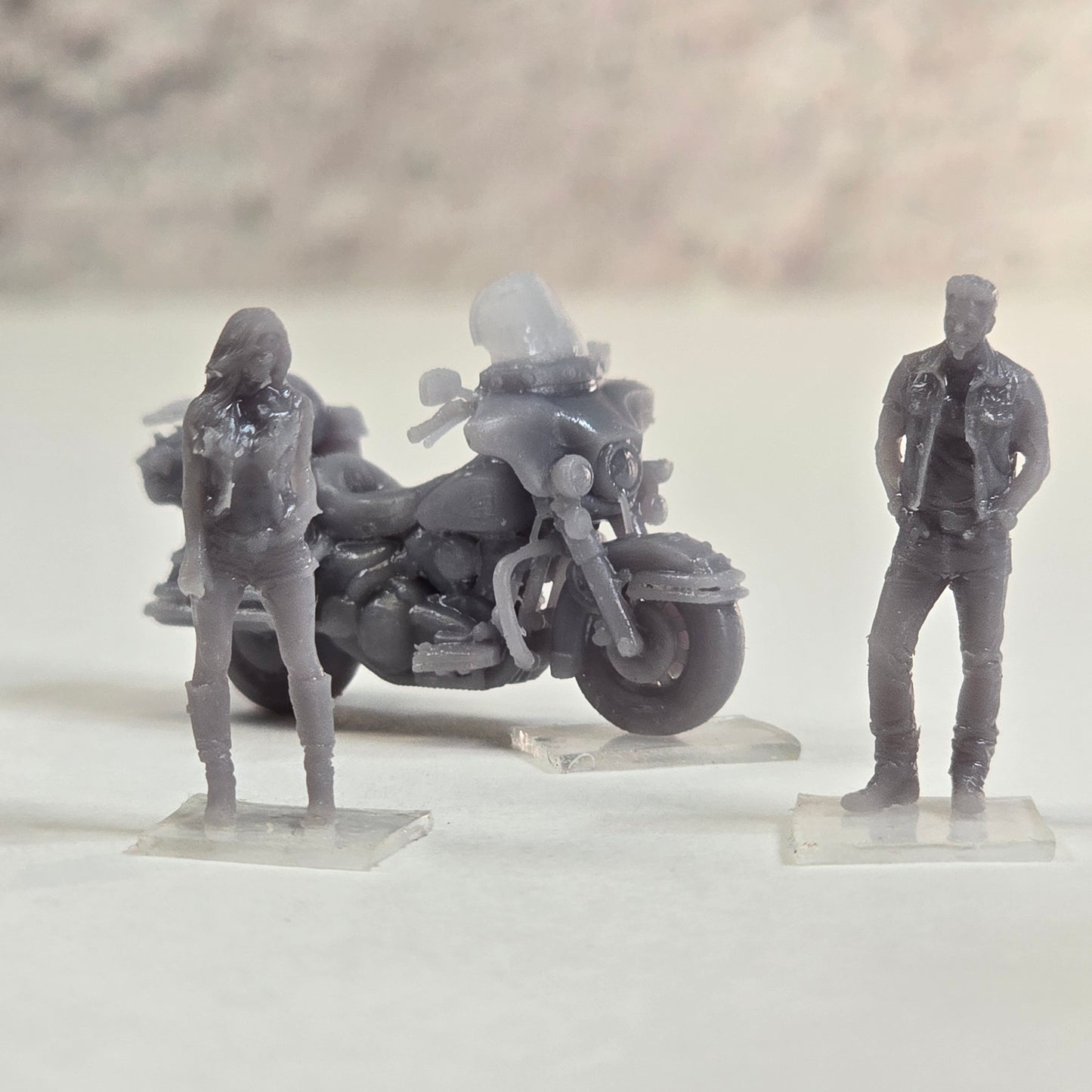 HO Scale Harley-Style Full Dresser Motorcycle & Biker Couple Set – Unpainted