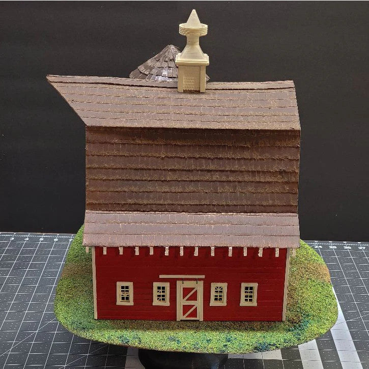 O Scale Red Barn with Real Wood, Silo, and Cornfield – Ready-Built Farm Scene
