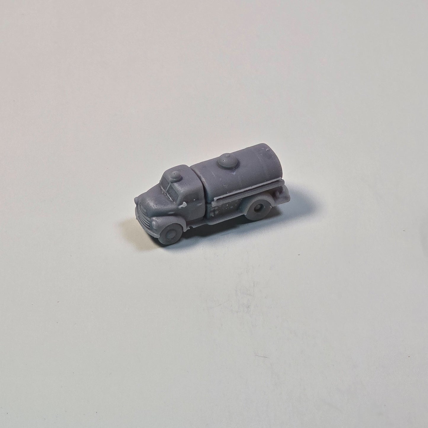 N Scale Vintage Water Tanker Truck – Resin Miniature for Dioramas / Trains