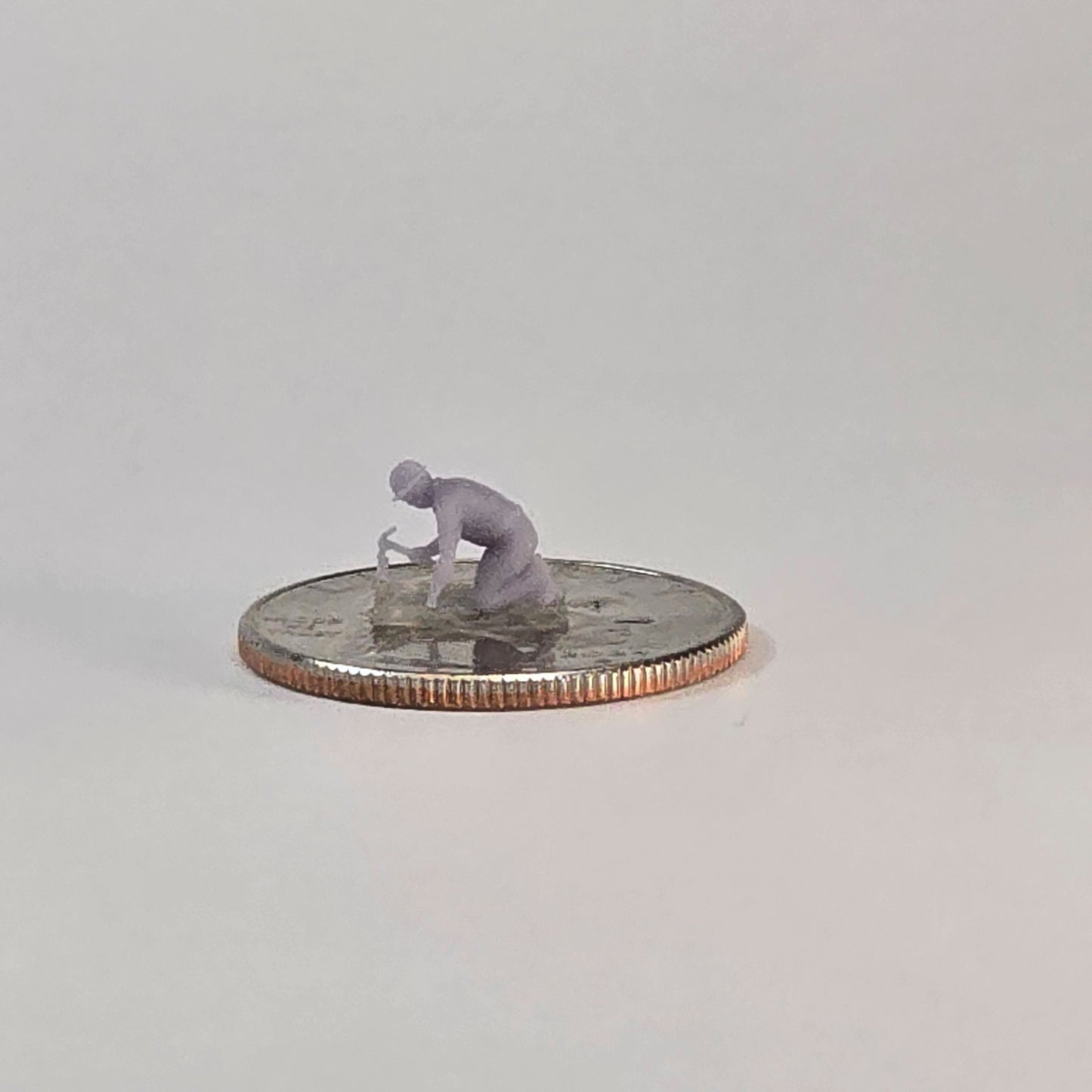 N Scale Carpenter Miniature – Kneeling Worker with Hammer | Unpainted Resin Figu