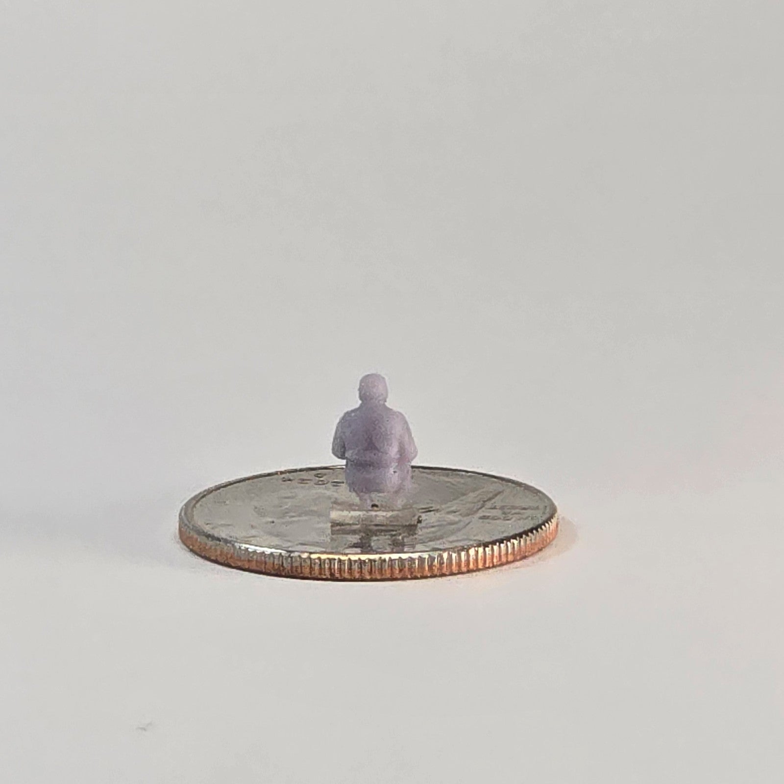 N Scale 12mm Seated Pilot Figure – Unpainted Miniature for Aircraft Dioramas