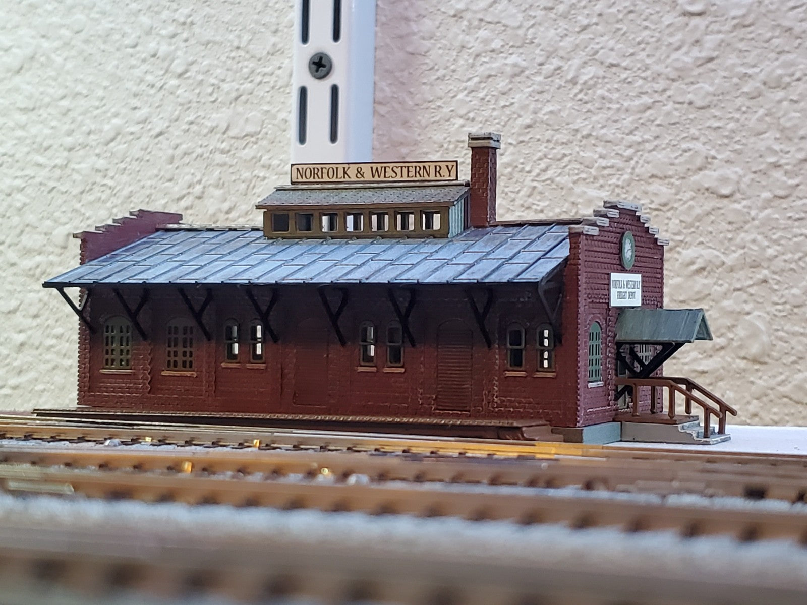 N Scale Norfolk & Western Freight Depot | Hand-Built Museum Replica | Led