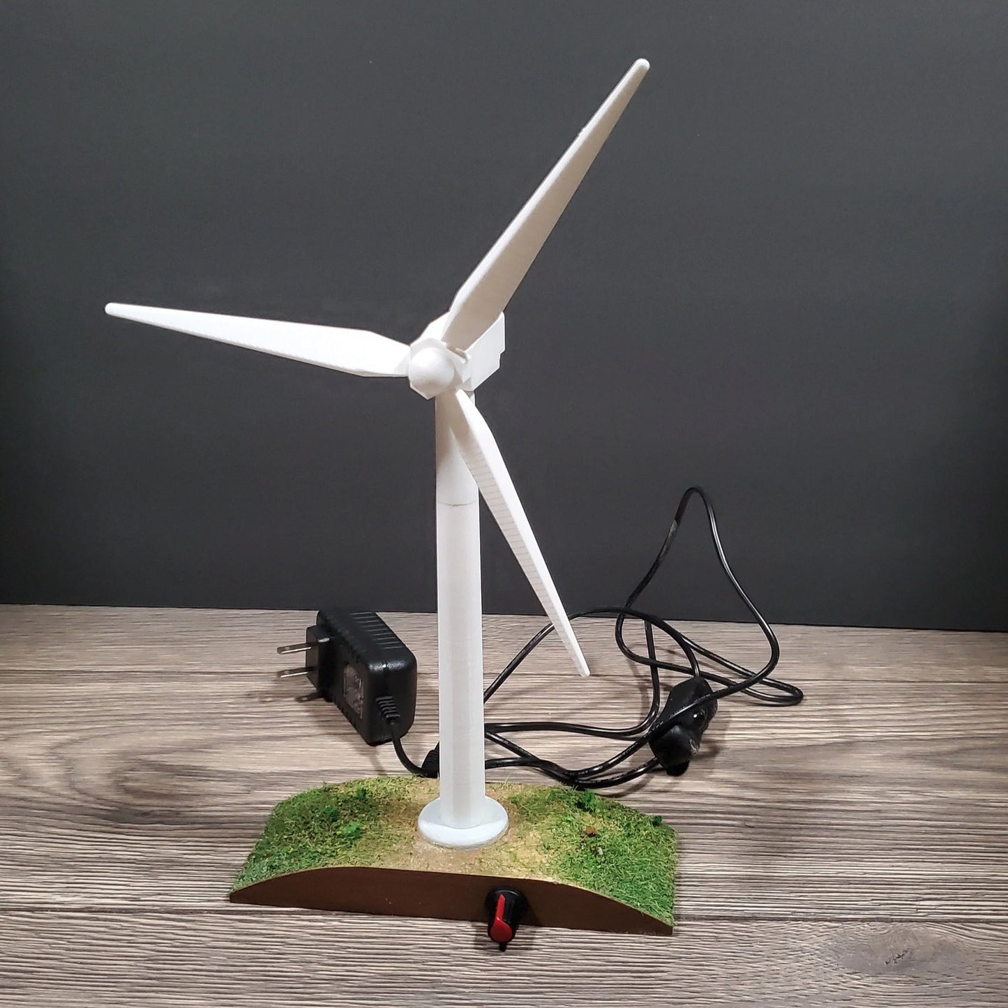 13" Motorized Wind Turbine – Desktop Display with Blinking Light for Dioramas