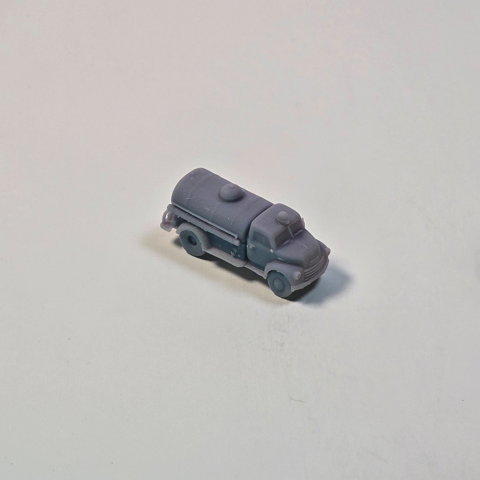 N Scale Vintage Water Tanker Truck – Resin Miniature for Dioramas / Trains