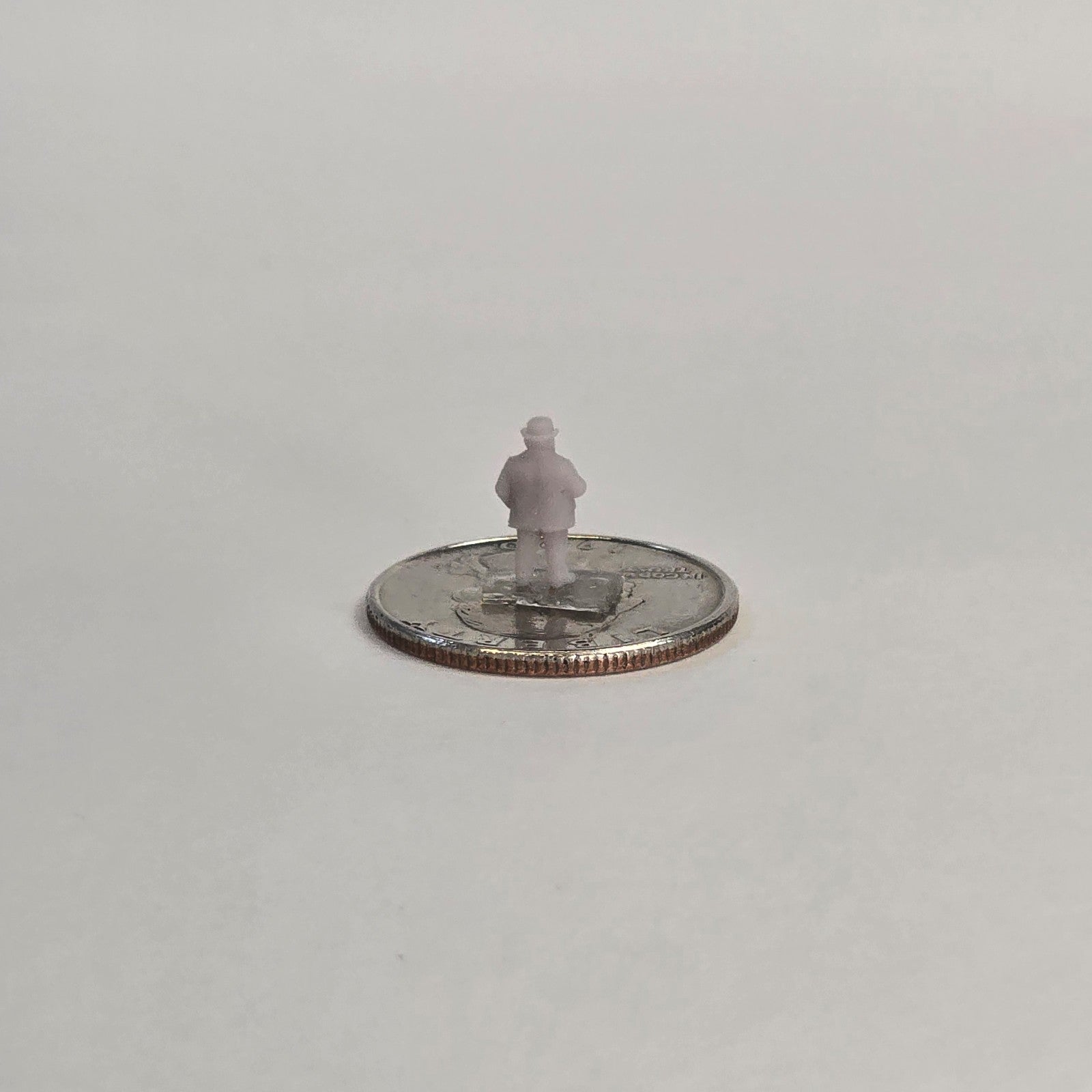 N Scale 12mm Fat Cat Banker – Unpainted Resin Figure for Model Rail Scenes