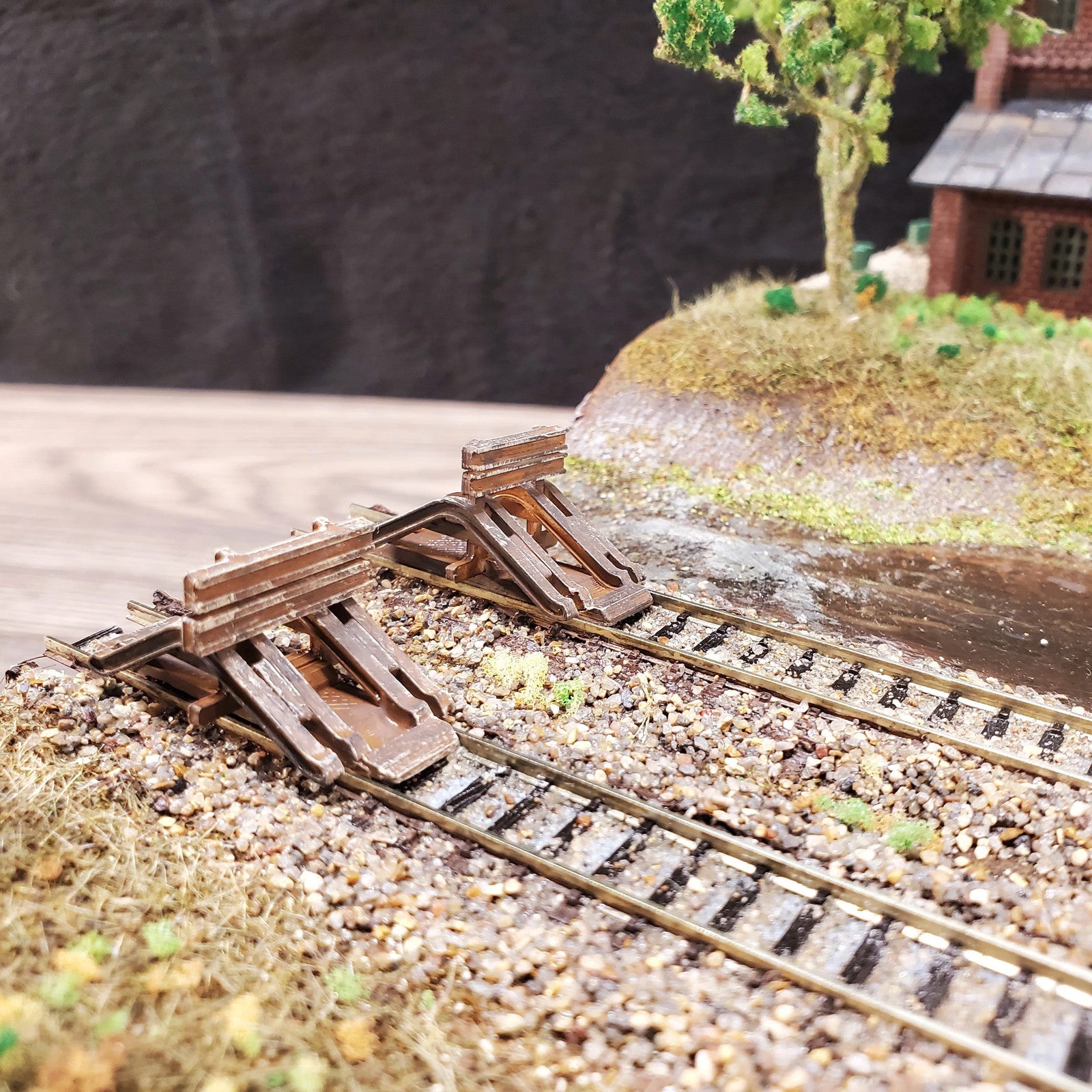 N Scale End-of-Line Train Bumper Stop – Solid Resin Pair for Layouts &
