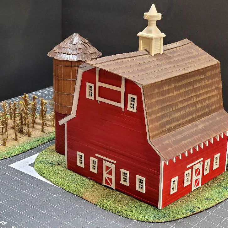 O Scale Red Barn with Real Wood, Silo, and Cornfield – Ready-Built Farm Scene