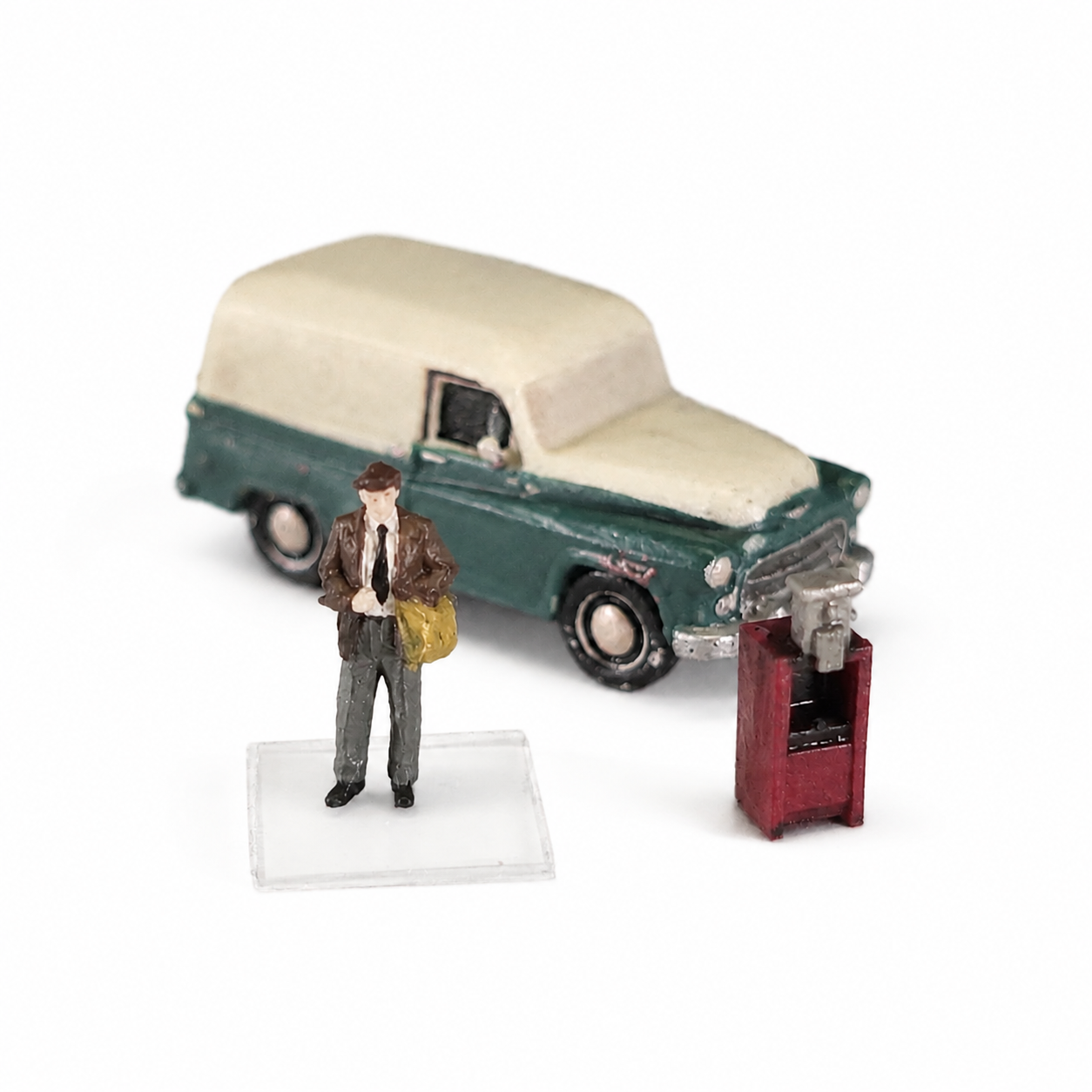 N Scale Vintage Postal Delivery Scene Set – Mail Truck & Postman Unpainted