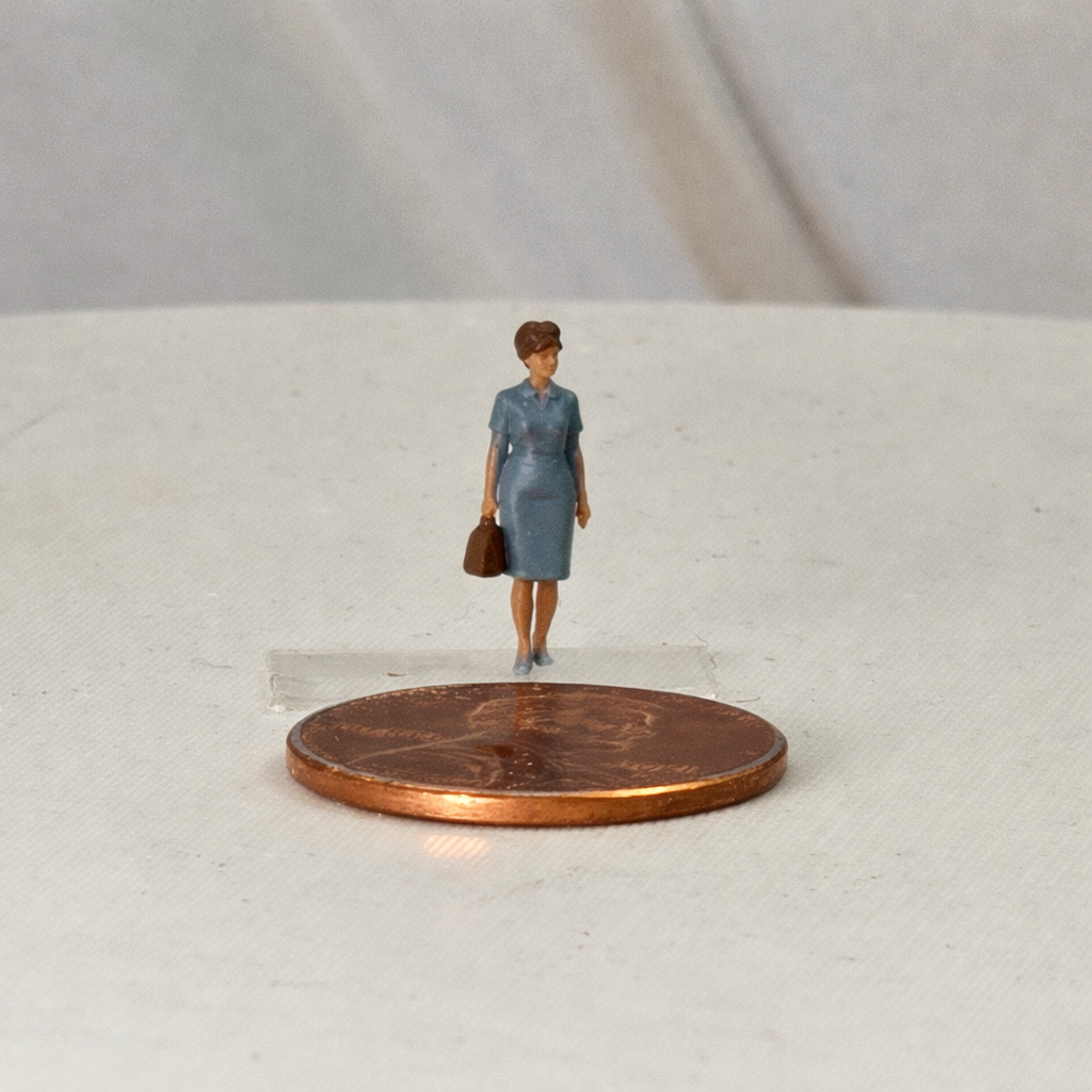 N Scale People – Housewife with Purse Figure (Unpainted)