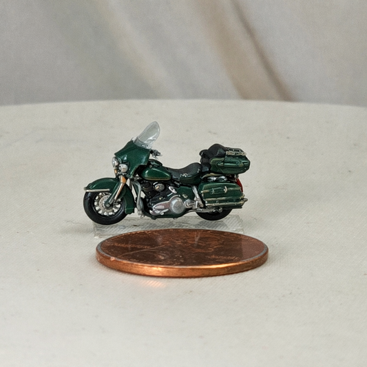 N Scale Touring Motorcycle with Saddlebags – Detailed Cruiser Model Vehicle