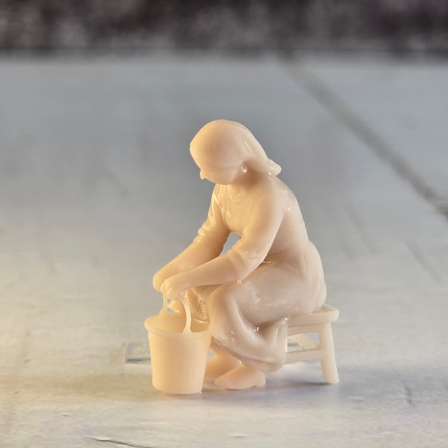 28mm scale Resin Printed "Willow Stir" – Kneeling Cook with Pot – Diorama, doll houses, scale modelers, camera props, scene building