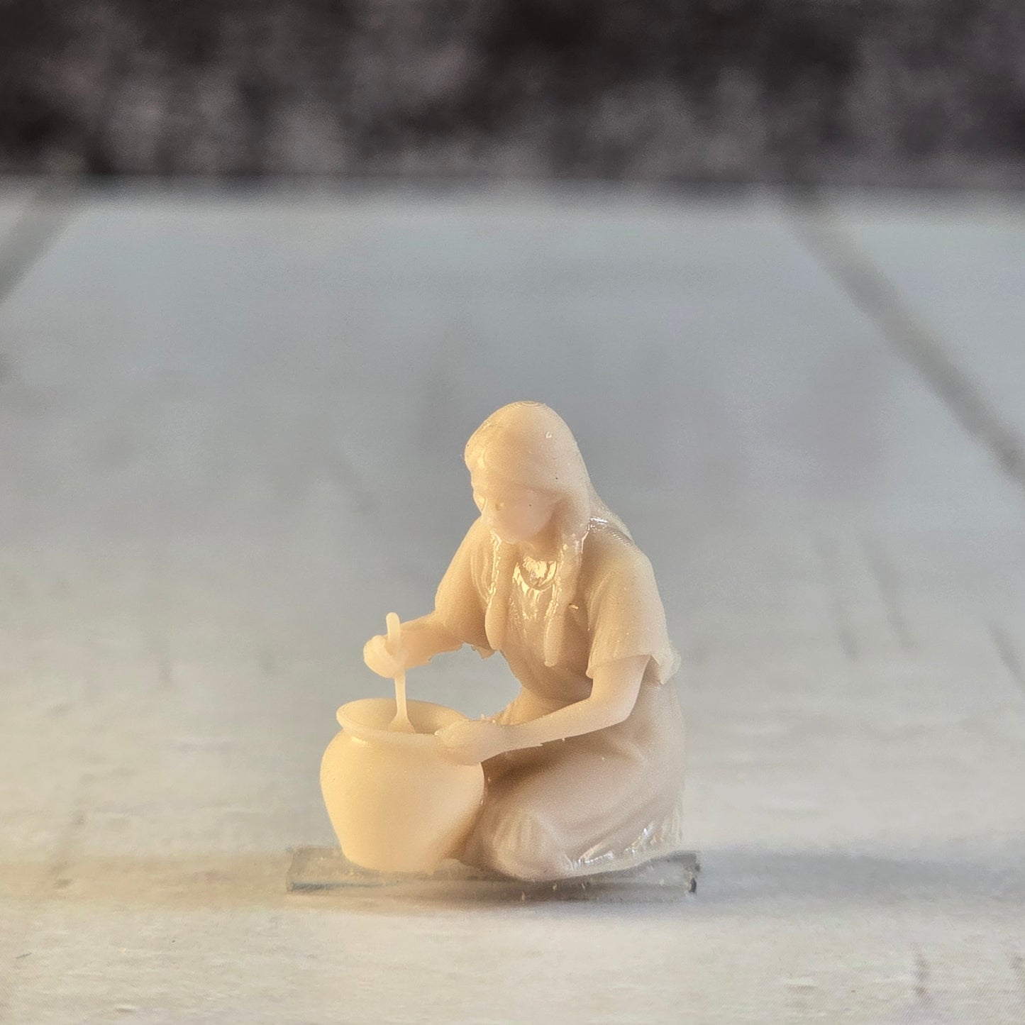 28mm scale Resin Printed "Willow Stir" – Kneeling Cook with Pot Diorama, doll houses, scale modelers, camera props, scene building