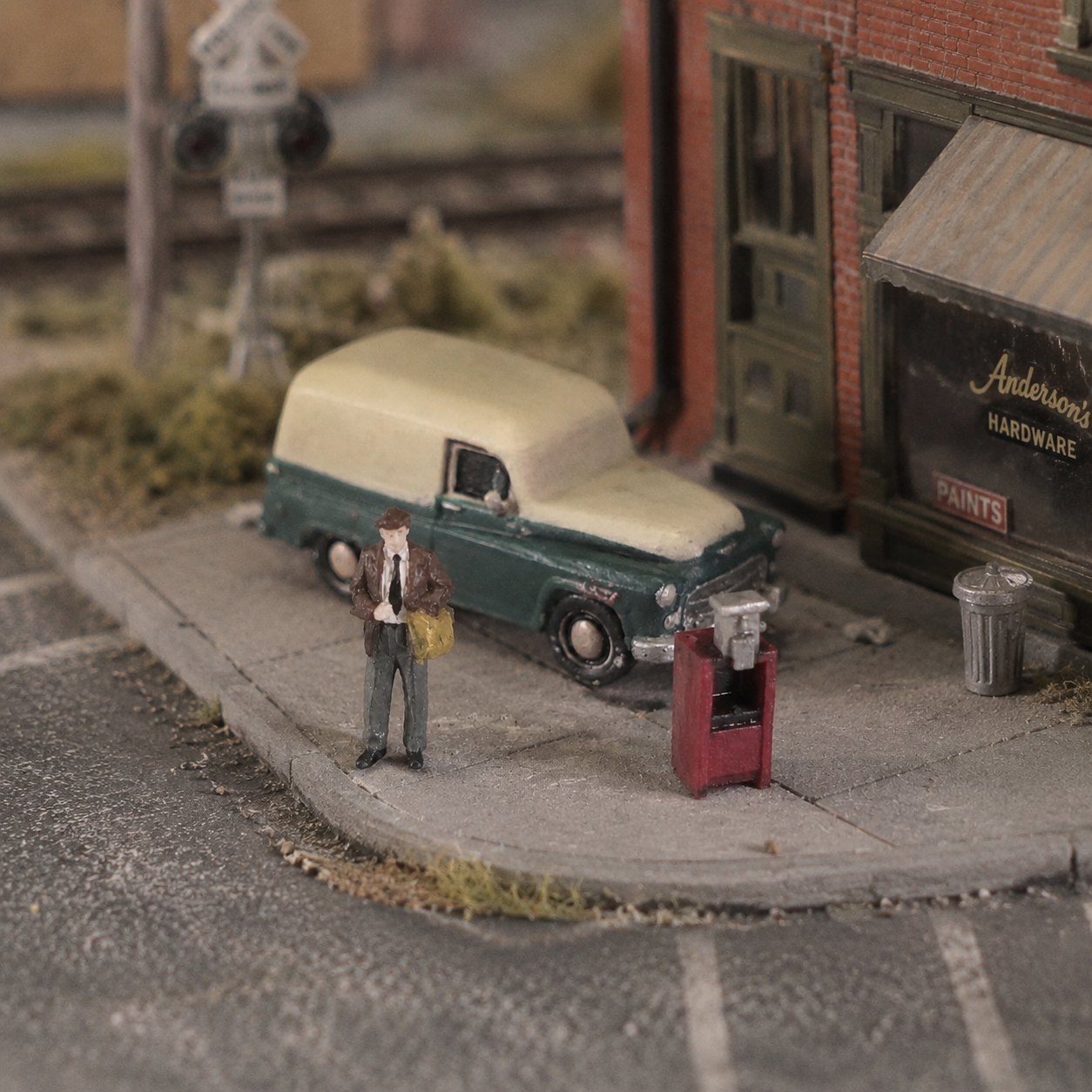 N Scale Vintage Postal Delivery Scene Set – Mail Truck & Postman Unpainted