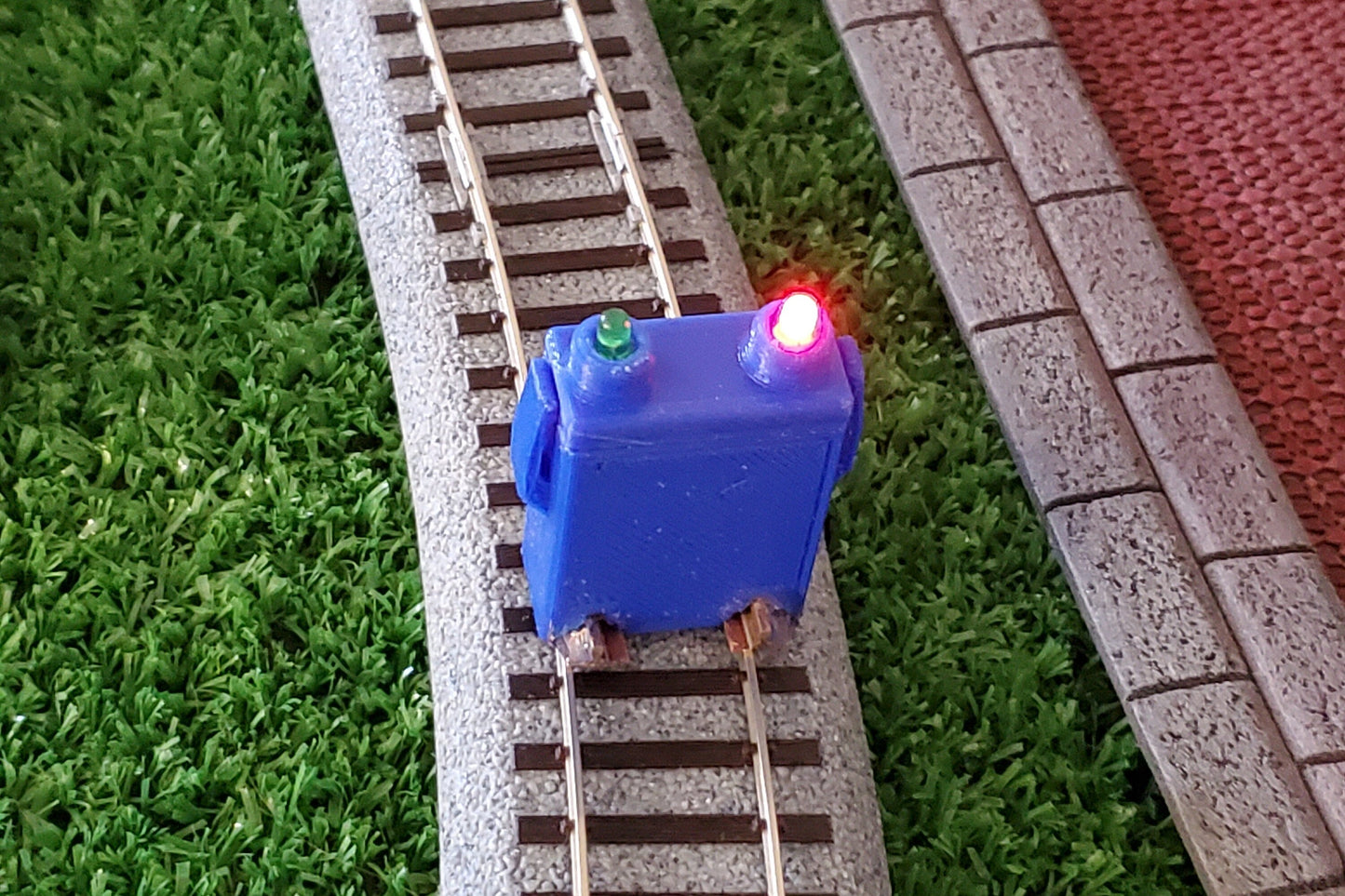 HO scale Lighted  track tester for DC and DCC trains - check the condition of your rails