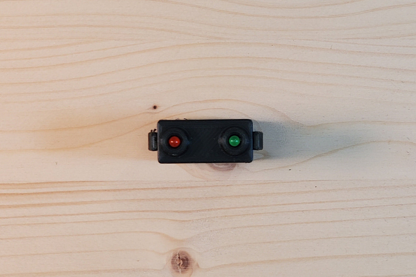 HO scale Lighted  track tester for DC and DCC trains - check the condition of your rails
