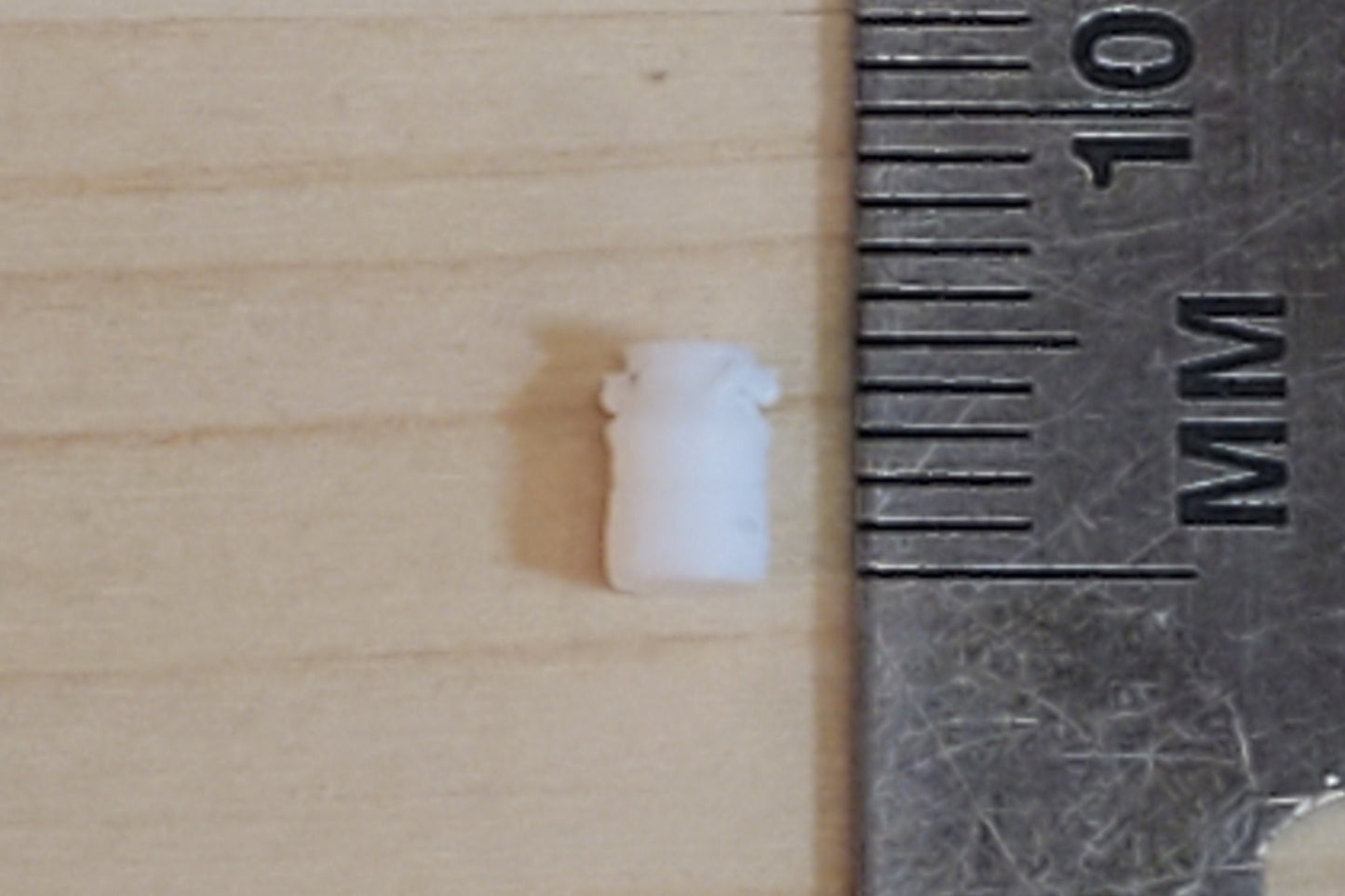N scale Pack of 5  milk cans  3D printed for pioneer barnyards, dioramas, trains, Westerns & dollhouse minis. UNPAINTED.