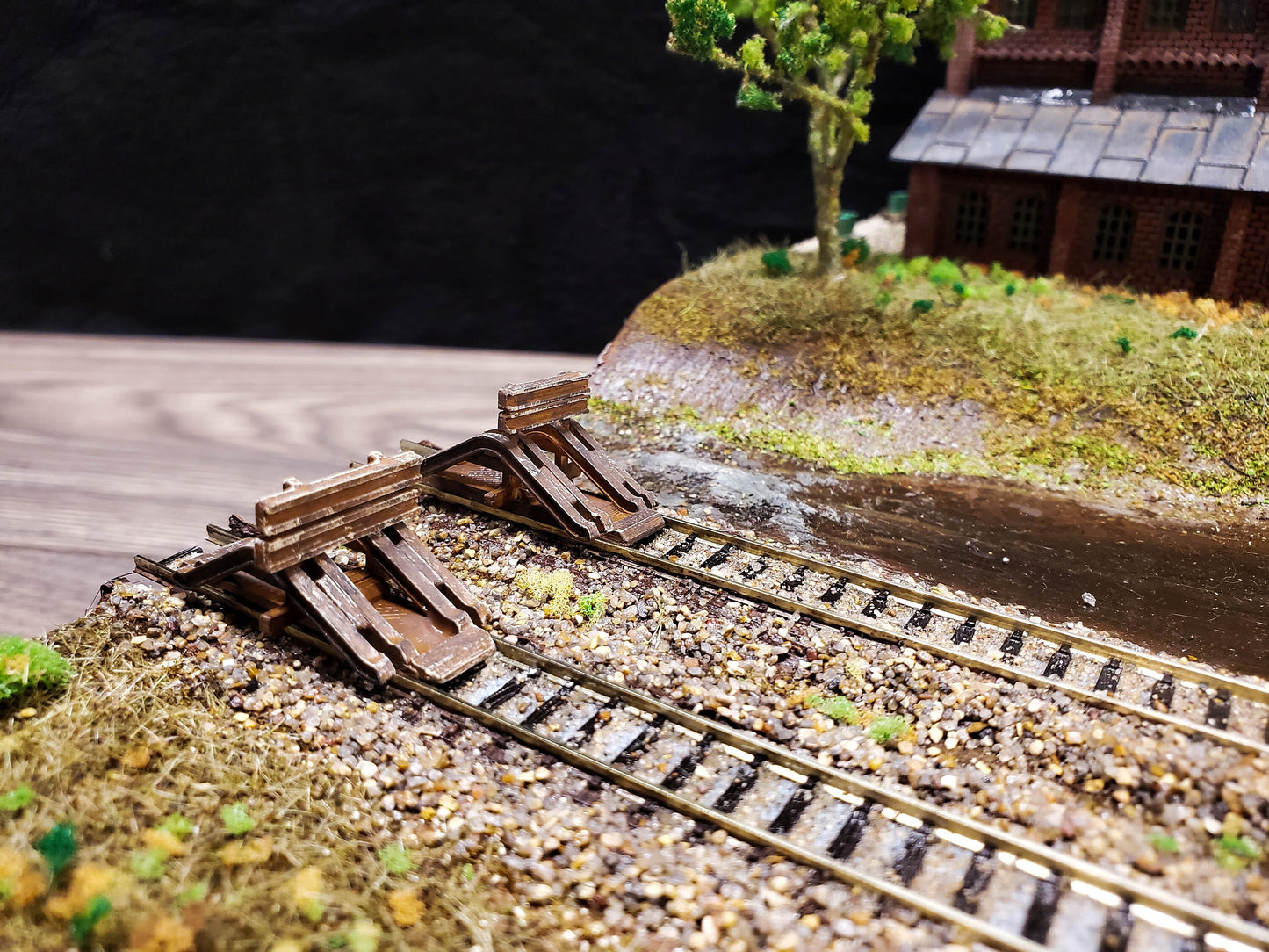 N Scale End-of-Line Train Bumper Stop  Unpainted Kit (Pack of 2) w/ Instructions for Dioramas, Layouts, T-Tracks & Displays