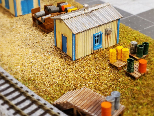 N scale Unpainted Metal building kit for Dioramas & Terrain. Paint and go! Perfect for Model railroad enthusiasts and hobbyists.