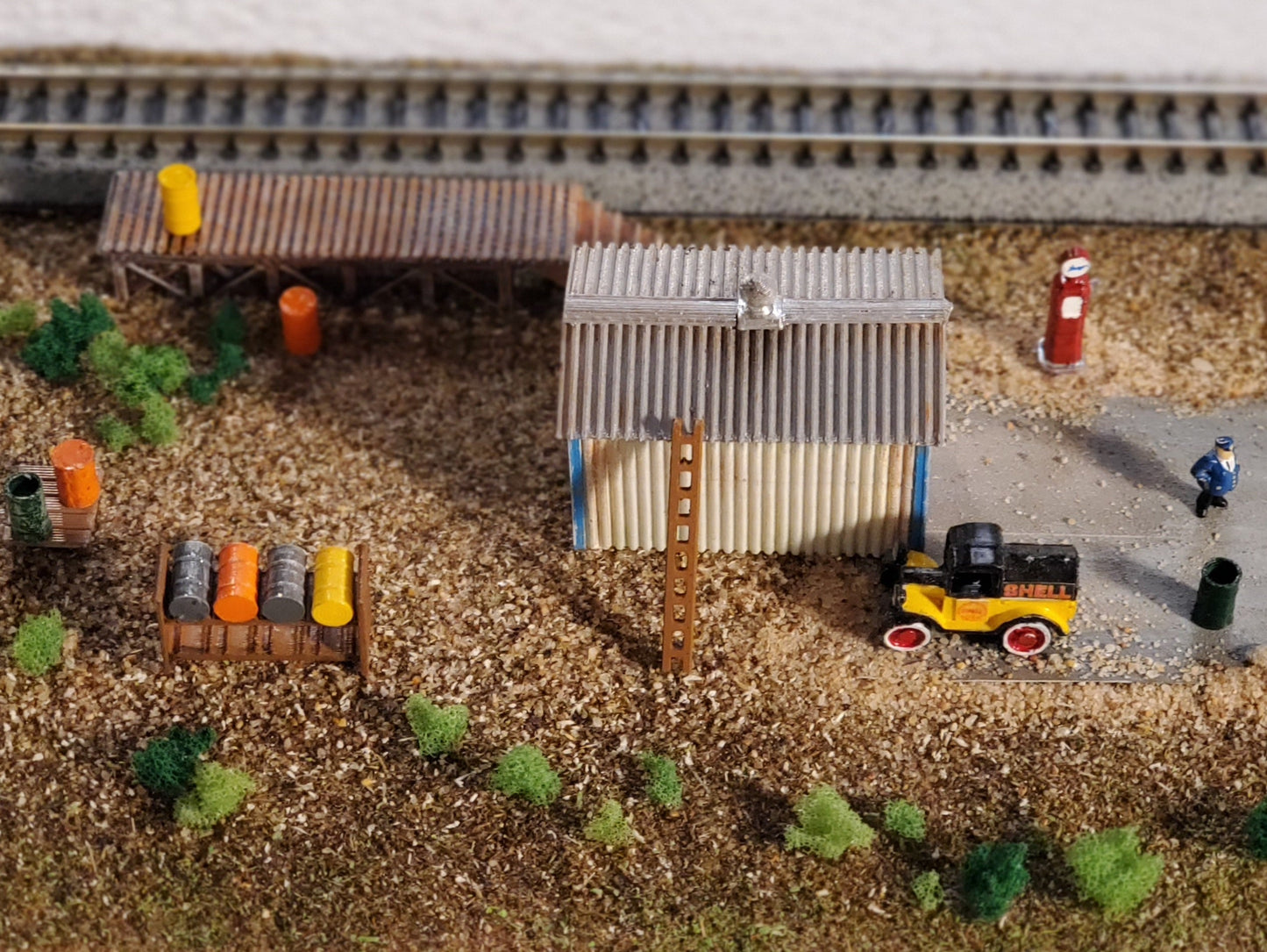 N scale Unpainted Metal building kit for Dioramas & Terrain. Paint and go! Perfect for Model railroad enthusiasts and hobbyists.