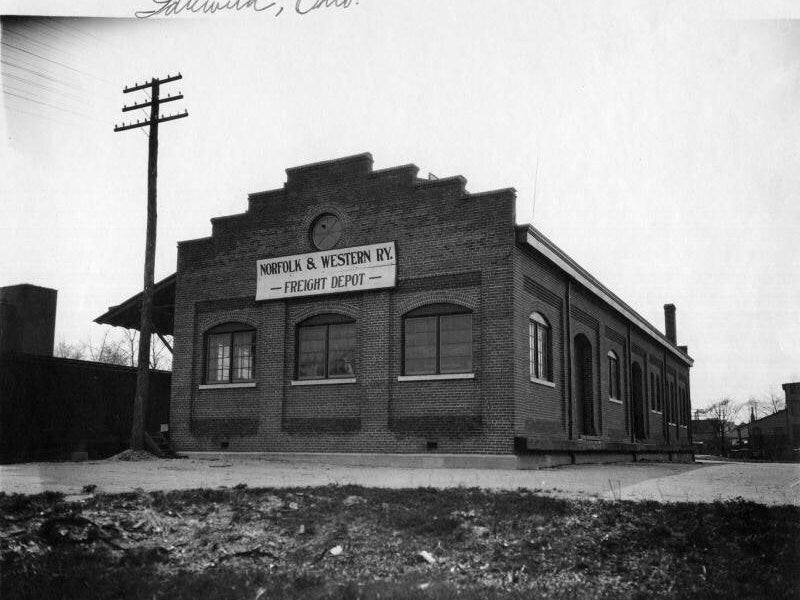 Miniature Monday Special N Scale Ready Built with lights N and W Freight Depot #ModelBuilding #Miniature #T track ((Not the kit)) fully assembled.
