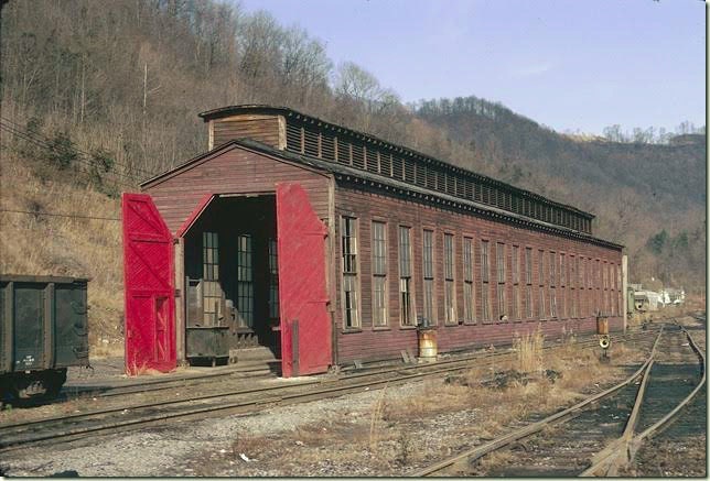 N Scale 3D-printed model kit Single Engine house with instructions unpainted. Perfect for dioramas, dollhouses, & model trains.