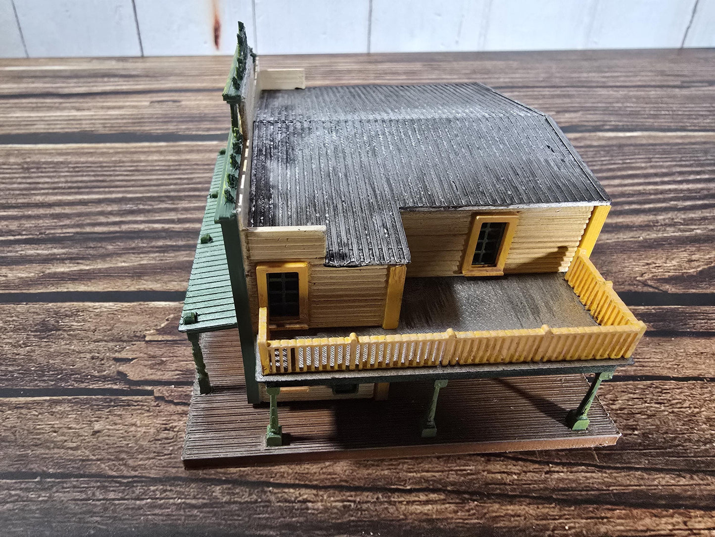 N Scale Ready-Built wild western Saloon  Building Model Railroad Layouts - with Lights, Handcrafted Detailing, Dioramas, Desktop display