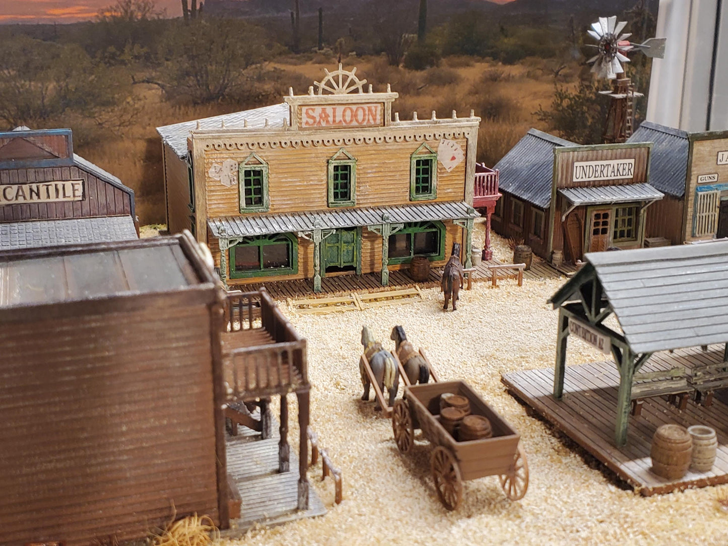 N scale Western horse and Cart - plastic model Old western Pioneer - kit UN PAINTED - Dioramas- Terrain - Model -Doll house -